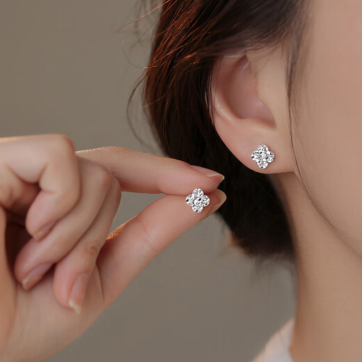 Core luxury sterling silver S999 pure silver four-leaf clover earrings women's light luxury earrings 2025 new ear piercing high-end earrings a pair of four-leaf clover earrings
