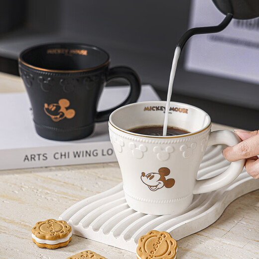 Disney co-branded couple ceramic mug black and white gold painted light luxury high value 2025 new home girls mug Disney platinum mug