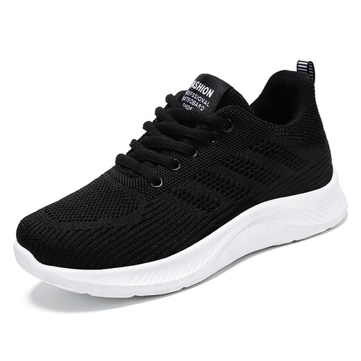Viejos zapatos de tela de Beijing zapatos deportivos para mujeres transpirables sólidos suaves suaves zapatos de madre primavera y verano zapatos de malla volador