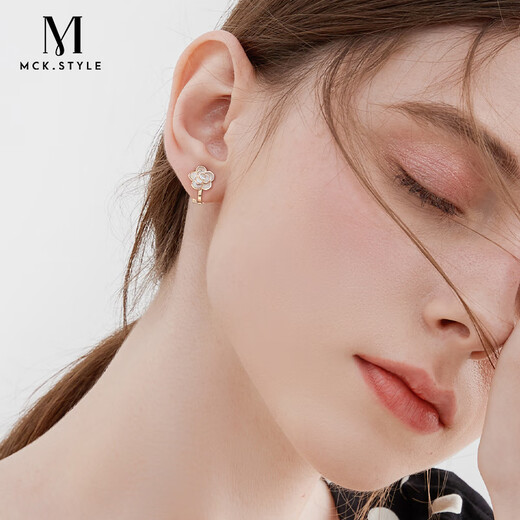 Mck camellia ear clip without piercing female clip-on earrings small fragrant style earrings girlfriend Chinese Valentine's Day gift