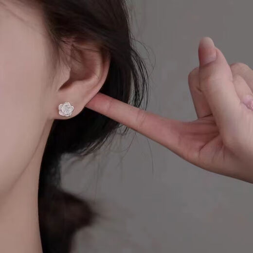 Qianshengyuan 999 camellia earrings 999 niche light luxury earrings 2025 temperament new style 999 pure silver camellia earrings two packs