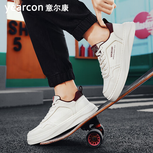 Chaussures officielles de Yierkang Chaussures masculines 2025 Nouveau printemps Springable Sports décontractés Chaussures blanches Chaussures de planche classiques de hauteur de hauteur de hauteur de hauteur et d'amélioration 826 mètres blancs violet 41