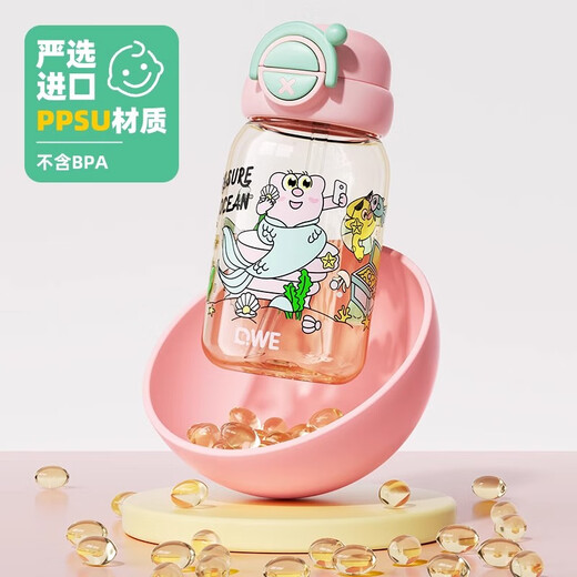 QWE Copa de agua para niños Copa de paja Copa de agua especial para la escuela de jardín de infantes Hervidora de tetero DOPAMINE Copa de agua de verano Polvo marino de 600 ml [material PPSU + correa]