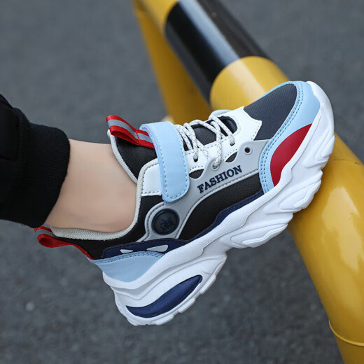 Huilirui Sneakers para niños para niños Nuevos zapatos casuales de malla transpirable para los zapatos para correr con el suelo suave y anti-deslizamiento de los niños en medio