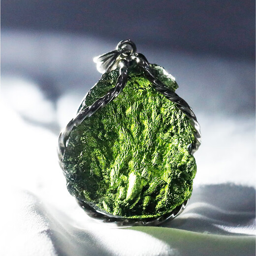 Everlasting Leaf New Crystal Gemstone Other New Czech Meteorite Pendant Natural Glass Green Men's and Women's Pendant Czech Meteorite TF526