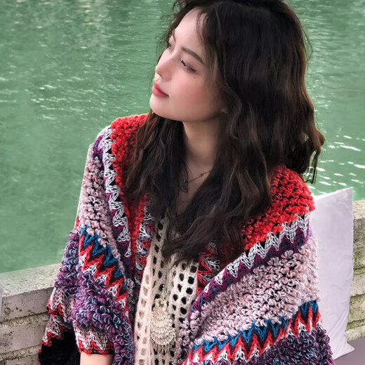 
Female shawl with a female shawl with Yunnan Lijiang Qinghai Xinjiang Tibetan ethnic style tourism cloak cloak blanket scarf for women shawl [red rose splicing]