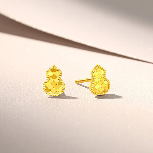 Trendy Acer Gourd Pure Gold 5G gold earrings, light luxury and high-end, give your girlfriend a birthday gift. Priced. One pair is about 0.95g.