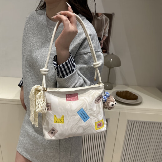 春夏季大容量包包女2025新款时尚通勤百搭单肩包高级感手提水桶包 无挂件白色