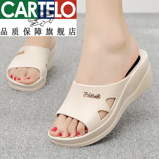 卡帝乐鳄鱼（CARTELO）品牌皮面女士高跟拖鞋夏季外穿厚底时尚家居防滑软底坡跟防水凉鞋 米白色 795(高跟) 41 (适合39的脚)