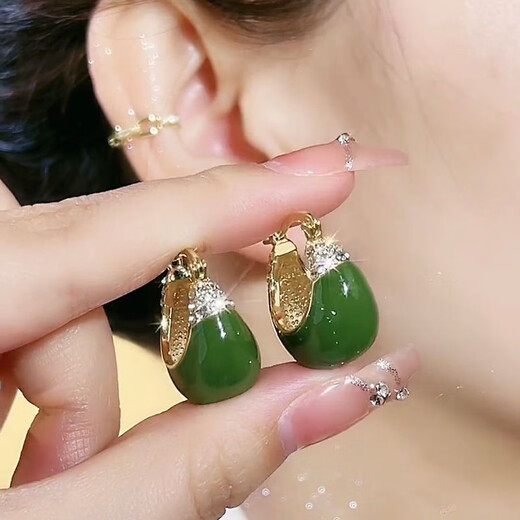 High-end earrings, fashionable retro green dripping glaze earrings, niche design, versatile earrings, Hong Kong style silver needle earrings, versatile earrings, direct supply from the manufacturer, limited time limit