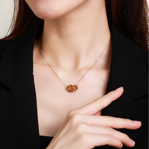 Zhou Taisheng interlocking 18K gold necklace female K gold double ring necklace color gold chain birthday gift for girlfriend about 0.9g
