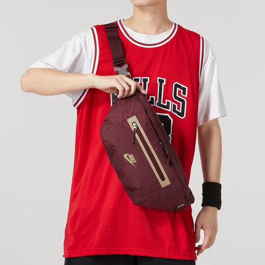 Nike (NIKE) crossbody bag new PREMIUM waist bag storage zipper pocket fashion personality simple shoulder bag breast bag DN2556-681 night maroon khaki MISC