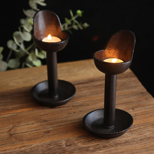 
Retro nostalgic cast iron candlestick lamp holder Chinese Zen ornament iron art home decoration vintage ghee candlestick stand vintage candlestick 69951