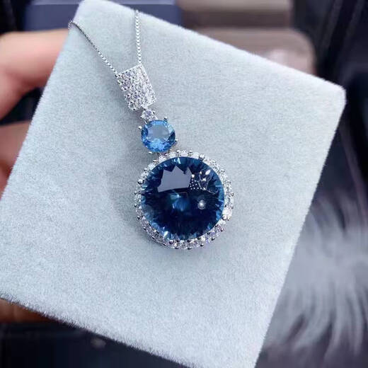 Pu Lian 11 carat London blue topaz pendant London blue pure body flashing 925 silver finely inlaid