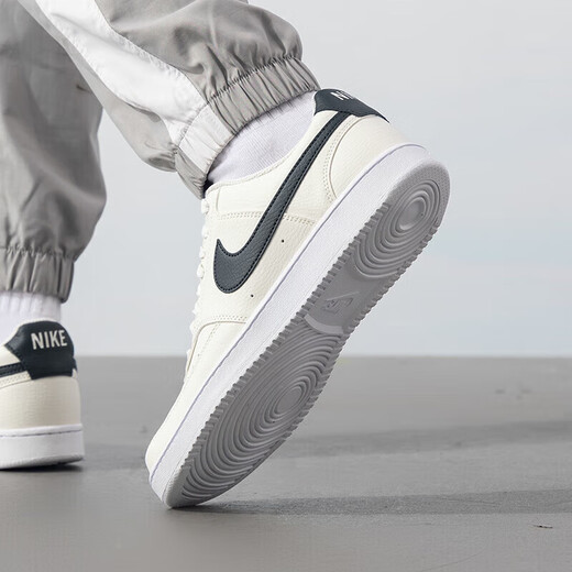 Nike Nike Casual Shoes Herrenschuhe 2025 Neues Gerichtsvision Low Top Leichte und komfortable Sportschuhe Skateboardschuhe HQ4867-101/Said White/Deep Sea Blue 44