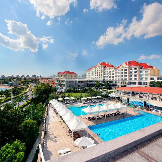 Qingdao Seaview Grand Garden Hotel Northbound Express Room for 2 nights + breakfast + 1 buffet refreshment in the Executive Lounge for two persons May 18th - September 29th (applicable to non-summer and holidays) Northbound Express Room 2-night package