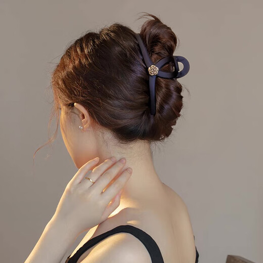 Xiangwan Hairpin Hairpin Women's Retro French Camellia Clip Women's Shark Clip Advanced Hairpin Plate Hairpin Plate Hairpin Plate Hairpin Plate Hair Plate Hair Plate