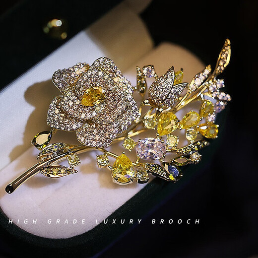 QUAMER Gold Store Camellia Brooch High-end Women's Exquisite Fashion Light Luxury Pin Button Women's Suit Coat Winter Camellia Brooch (Gift Box)