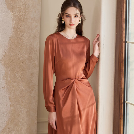 Roeyshouse Loi Color de caramelo de alta gama Vestido plisado para otoño nuevo elegante satén cintura que abraza la falda del dobladillo 10971 Color de caramelo L