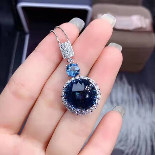 Pu Lian 11 carat London blue topaz pendant London blue pure body flashing 925 silver finely inlaid