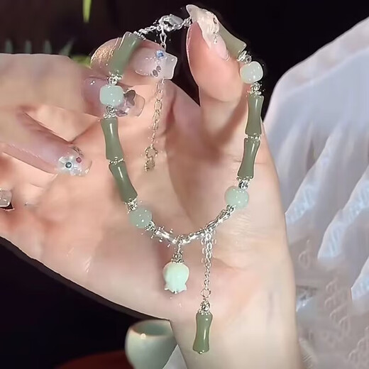 
The 6-piece set of Chinese style Xiangyun Bamboo Chain for female internet celebrity niche simple and beautiful girlfriends new Chinese bracelet M673 [Let’s listen to the wind chime bracelet]