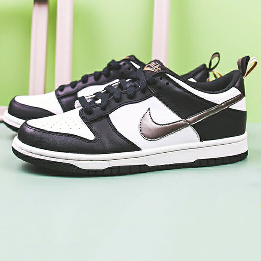 
Nike (NIKE) women's shoes 2025 new summer Dunk Low low top lightweight sneakers fashionable breathable casual shoes DH9764-001 black and white red panda gold and silver hook 36.5
