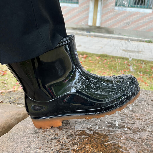 Pull-back rain boots for men on rainy days, outdoor waterproof shoes for fishing, car washing, anti-slip and sea rain boots, wear-resistant rubber shoes 57-1 black 42