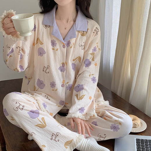Pajamas, femmes au printemps et automne avec coussinets de poitrine, saison haut de gamme à manches longues style princesse lâche à l'extérieur usin et vêtements de maison d'hiver.