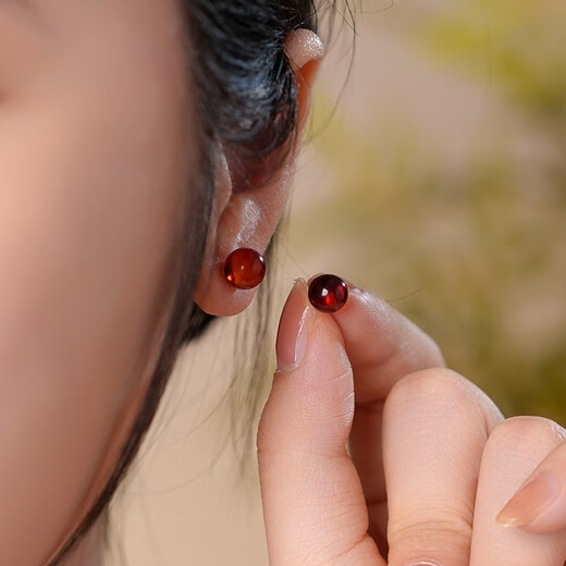 Dara natural blood amber earrings for women S925 silver amber earrings practical elders Chinese Valentine's Day gift for girlfriend and wife
