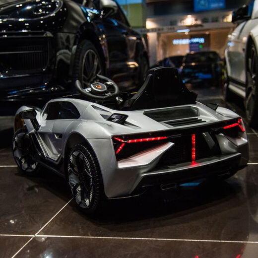 Yun Ting can sit in a car for adults 0-12 years old, a car for children, an electric car for babies, a four-wheel battery car for 1-6 years old, a remote control car/double scissor door/Chaowei battery, membrane type without electricity - not rideable