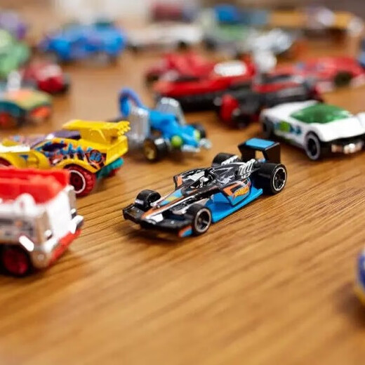 HOT WHEELS (Random Style) Boys Spring Festival New Year Gift Racing Model - Hot Traffic Series Ten Vehicles 54886