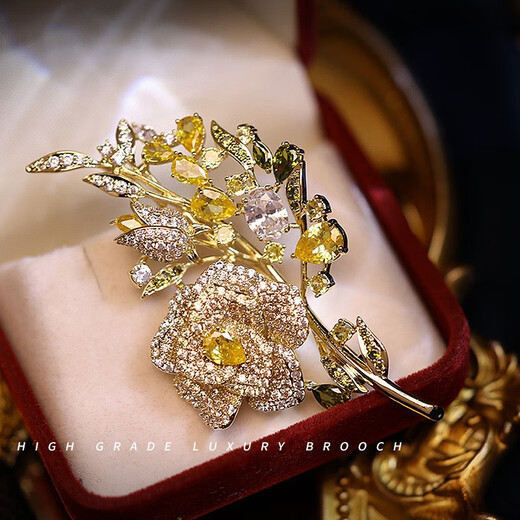 QUAMER Gold Store Camellia Brooch High-end Women's Exquisite Fashion Light Luxury Pin Button Women's Suit Coat Winter Camellia Brooch (Gift Box)