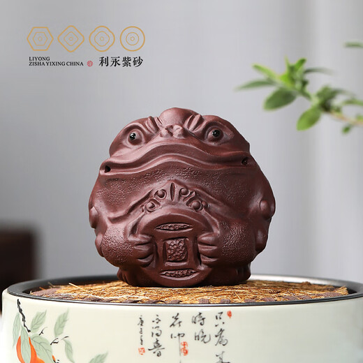 Centenary Liyong Yixing handmade purple sand tea pet ornaments original ore purple clay golden toad tea playing toad Kung Fu tea set accessories Qian Bao Qian Bao