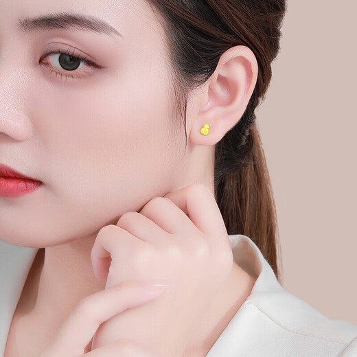 Trendy Acer Gourd Pure Gold 5G gold earrings, light luxury and high-end, give your girlfriend a birthday gift. Priced. One pair is about 0.95g.
