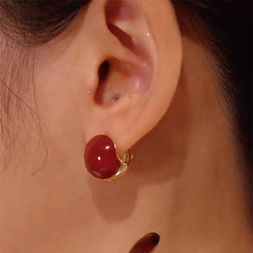 Mansheng red bean earrings for women, retro Hong Kong style red earrings, no piercing, no punching, mosquito coil ear clip, ear buckle birthday gift, a pair of lovesick red bean earrings