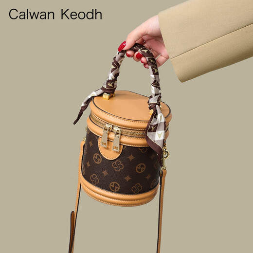 CALWAN KEODH官网包包女包新款水桶包复古圆筒包百搭生日礼物送女友老婆 【卡其配咖】时尚轻奢手提斜挎实用走心女生闺蜜