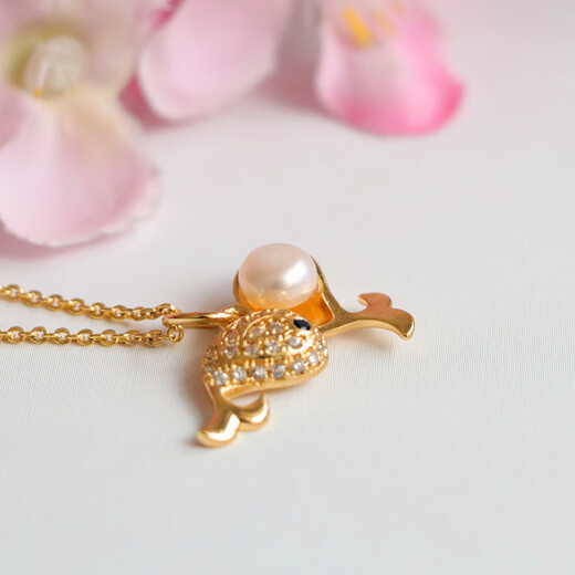 Qichangtang Freshwater Pearl Pendant Dolphin Shell Bear Necklace Clavicle Chain Jewelry Ins Internet Celebrity Jewelry Gift for Girlfriend Freshwater Pearl Dolphin Bead Pendant with Silver Chain