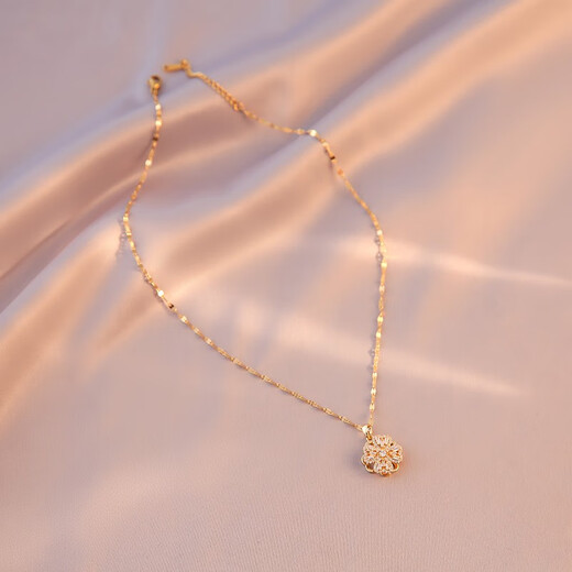 BOMP Old Phoenix Gold Store Style Rotating Four-leaf Clover Necklace Women's Sweater Chain Style Autumn and Winter Clavicle Chain 2024 New Accessories Golden Four-leaf Clover Necklace