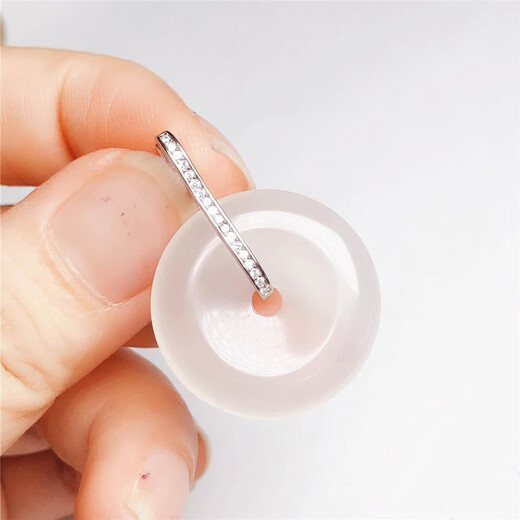 The same style as Fat Donglai focuses on quality 18k gold universal button pendant peace buckle clip jade jade Buddha necklace peace buckle crystal pendant buckle-white gold