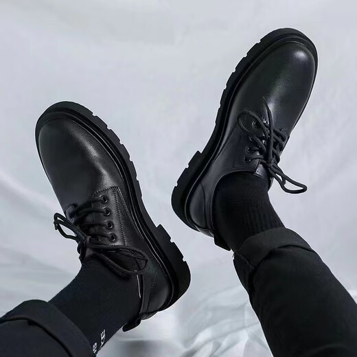 Qisiman Chaussures masculines 2025 Nouveau été des chaussures en cuir décontractées noir décontractées pour hommes Portez formel à la tête