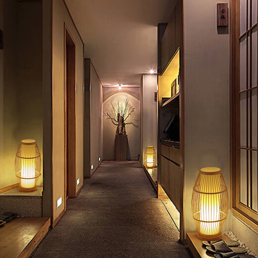 Miaopule Luz Lámpara de pie japonesa de lujo Zen chino Bambú Sala de estar Dormitorio Estudio Decoración B&B Lámpara de noche retro simple Lámpara de mesa pequeña 20 * 43