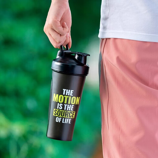 Fitness Shaker Cup Meal Replacement Milkshake Blending Cup Protein Powder Large Capacity Water Cup Men and Women Portable Scale Black 600ML Comes with Mixing Ball with Scale