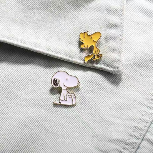 WEISHINI Cartoon Snoopy Brooch Cute Puppy Japanese Metal Badge Men's and Women's Personalized Pin Bag Ornament Snoopy