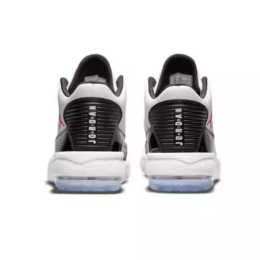 Nike (Nike) Chaussures masculines 2025 Printemps et automne New Jordan Max Aura 2 Mentiage de basket-ball pour hommes Sports et chaussures décontractées CK6636-102 Cuir breveté blanc et noir 40