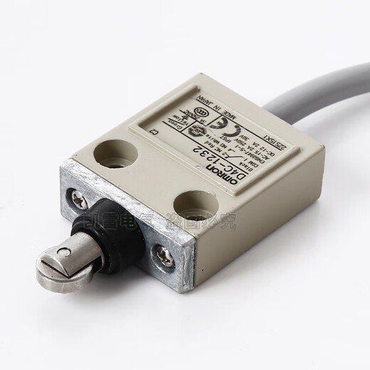 欧姆龙（OMRON）行程限位开关D4C-1232 1532 1332 1224 防油 防水 D4C-1502滚珠柱塞型