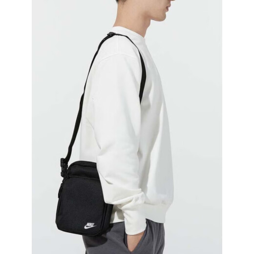 Nike (Nike) Sac masculin et féminin 2024 Sac de sport Sac à dos décontracté Sac à bandoulière Sac à bandoulière tendance DB0456-010 DJ9794-010 / 21X12X6 CM SMAL