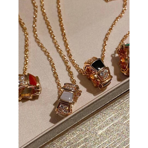 Vickisarge18K rose gold-plated color gold snake bone clavicle necklace white mother-of-pearl moissanite personalized snake-shaped diamond pendant for women Shirakawa mother-of-pearl