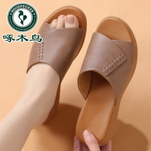 
Woodpecker mother slippers for women summer wear really soft leather soft sole non-slip beef tendon sole middle-aged and elderly fashionable wedge sandals 9756 meters white 40
