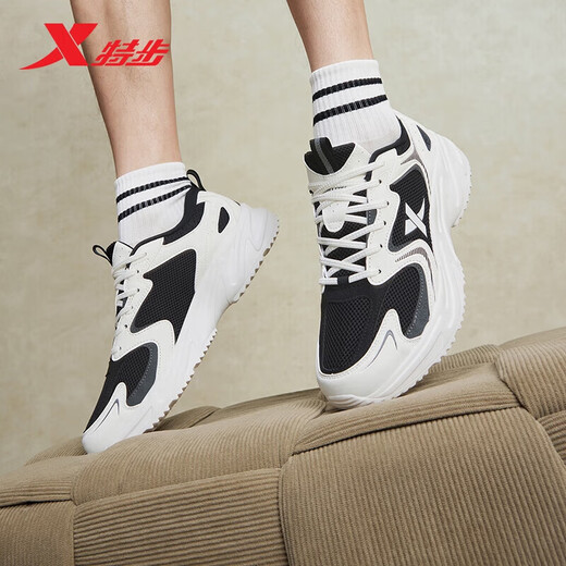 Xtep Yuebu丨Men's Sports Casual Dad Shoes Autumn and Winter Warm 2025 New Leather Mesh Anti-Slip Wear-Resistant Shoes for Men