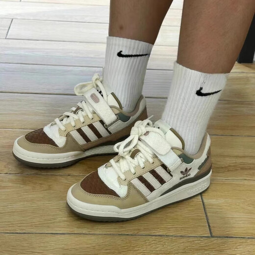 Adidas (adidas) Clover Forum Chestnut Mocha Brown Low Top Men and Women Velcro Sports et Casual Board Chaussures IF3884 Brown / White (IF3884) 40